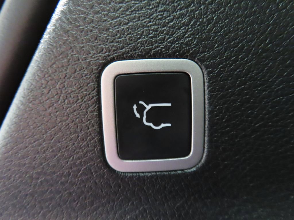 Used 2025 Chrysler Pacifica Select FWD image 36