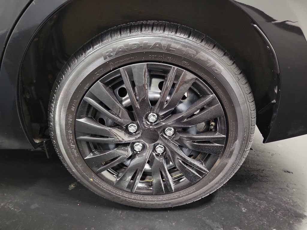 Used 2016 Toyota Corolla LE FWD image 10