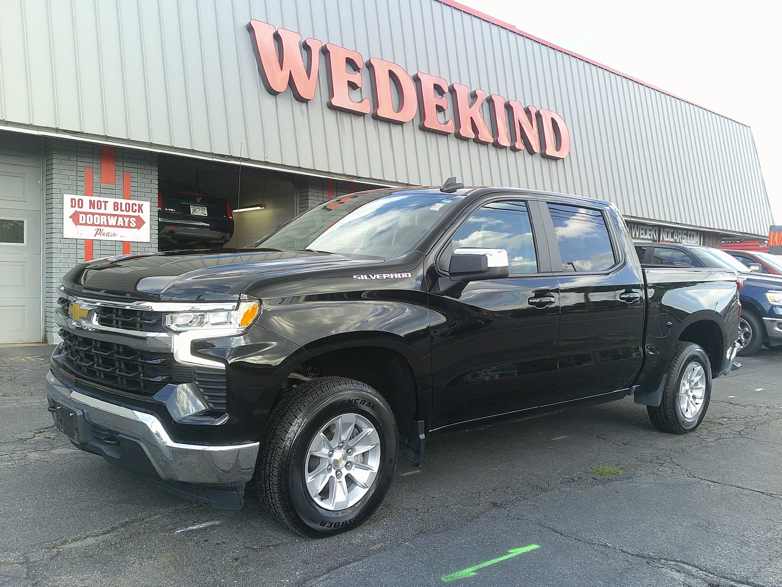 Used 2026 Chevrolet Silverado 1500 LT AWD/4WD image 1