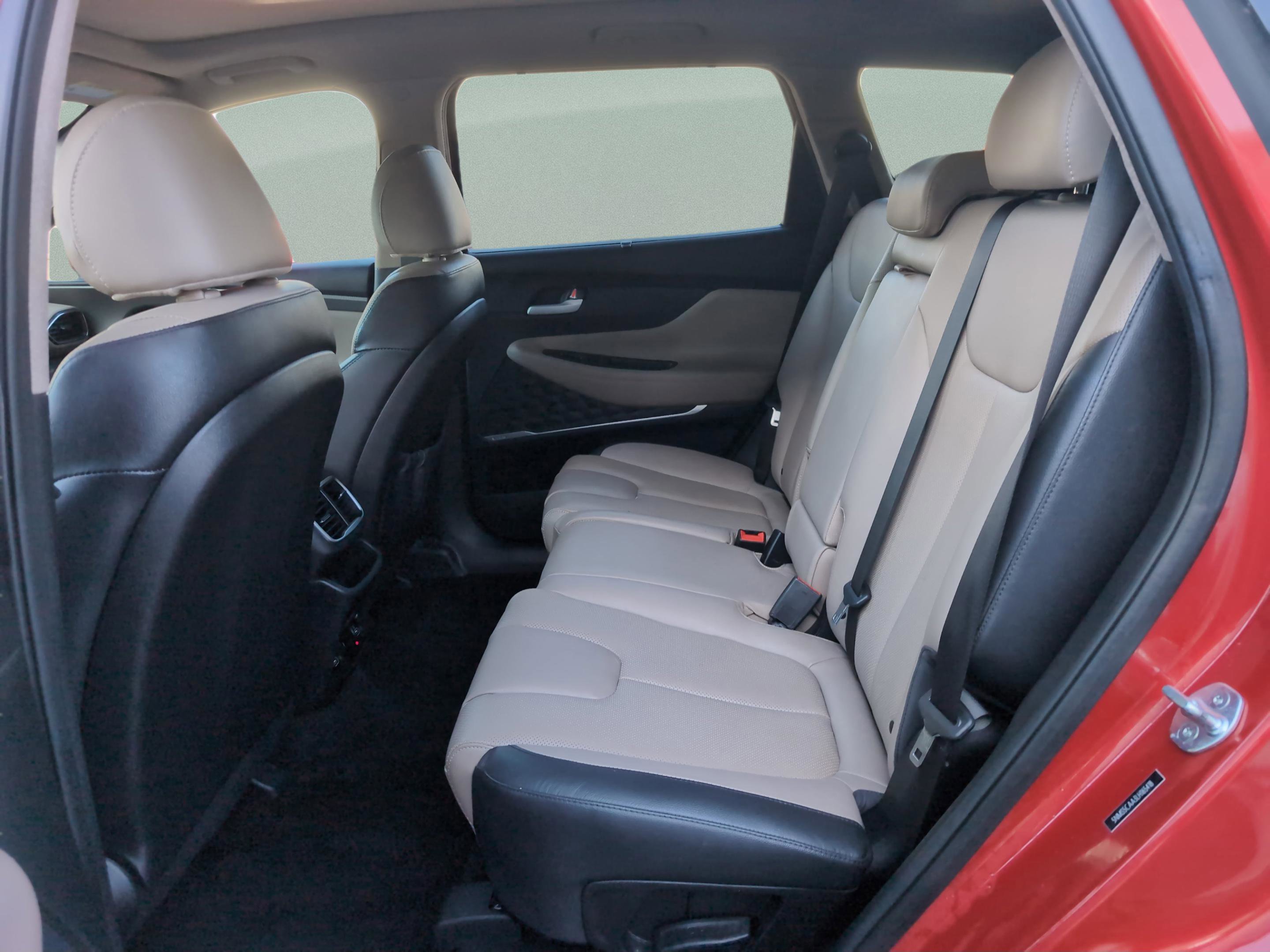 Used 2020 Hyundai Santa Fe Limited image 16