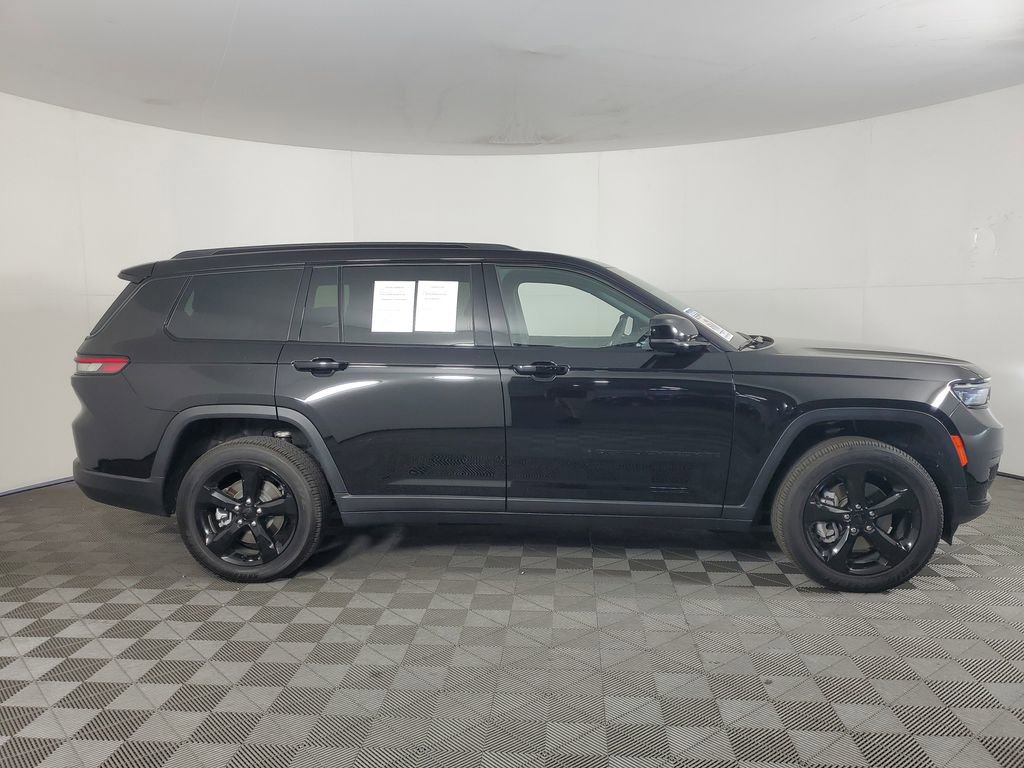 Used 2025 Jeep Grand Cherokee L Altitude image 3