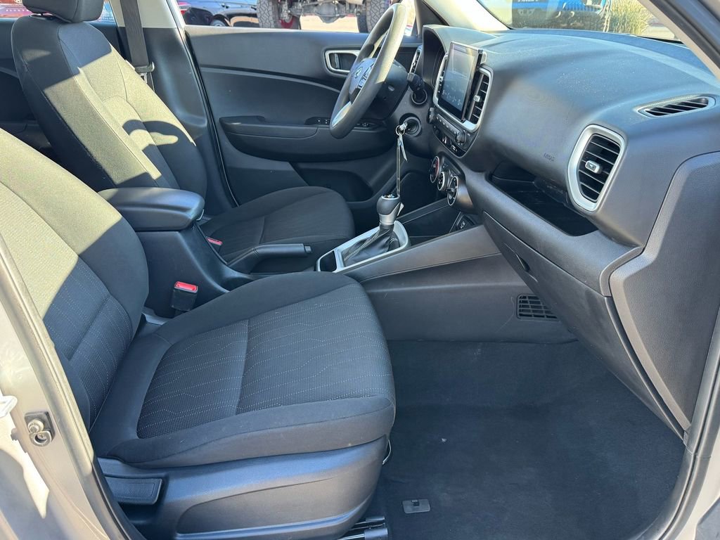 Used 2024 Hyundai Venue SE image 18
