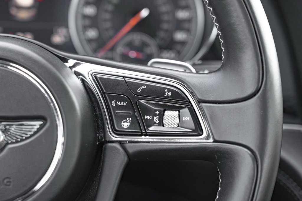Used 2018 Bentley Bentayga image 24