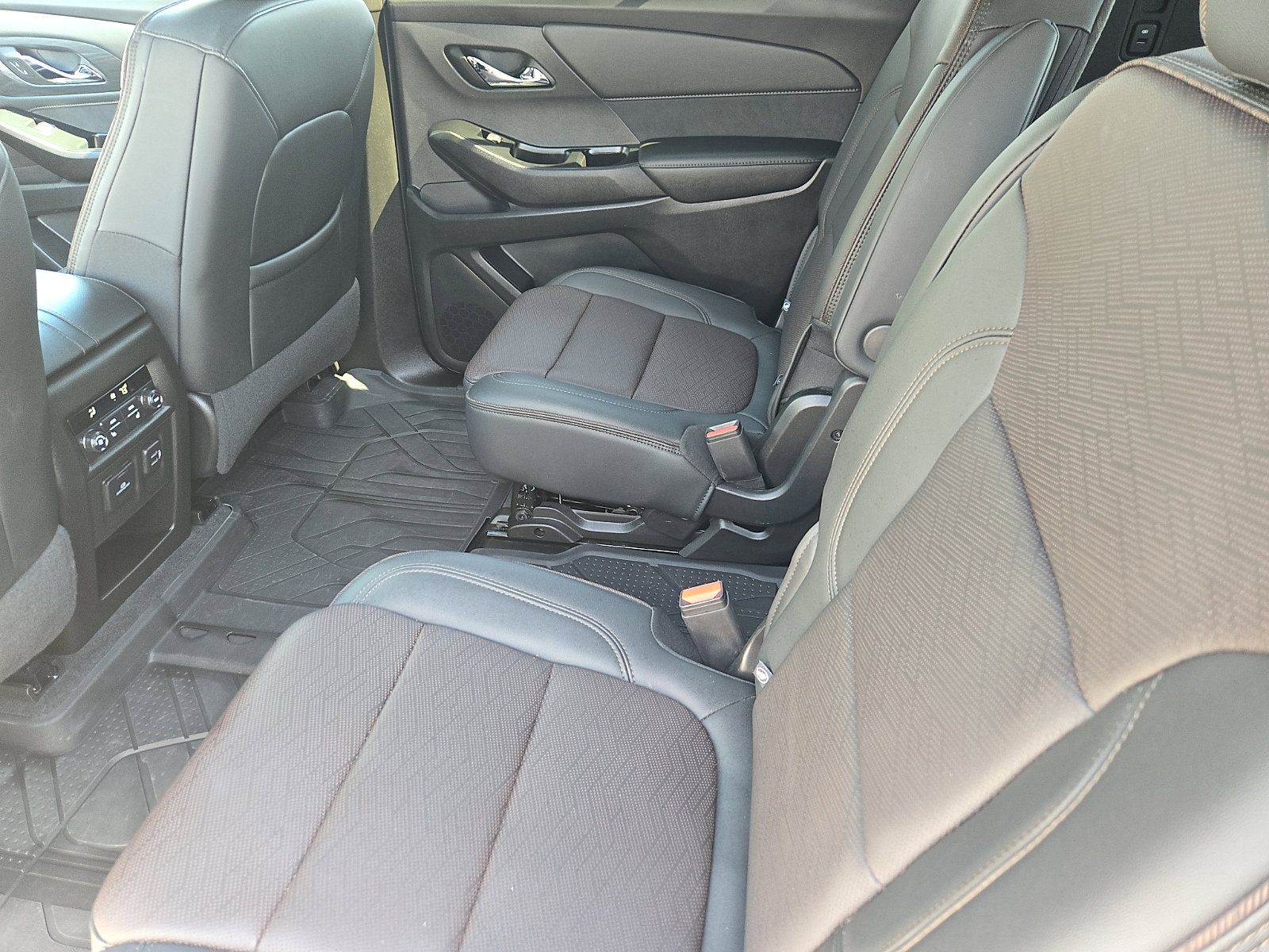 Used 2023 Chevrolet Traverse High Country w/ LPO, Floor Liner Package image 15