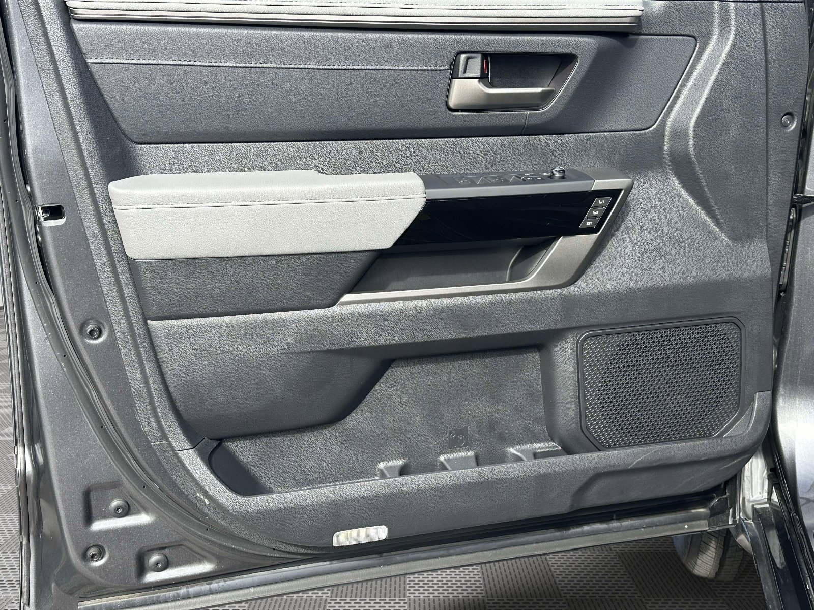 Used 2025 Toyota Tundra Limited image 22