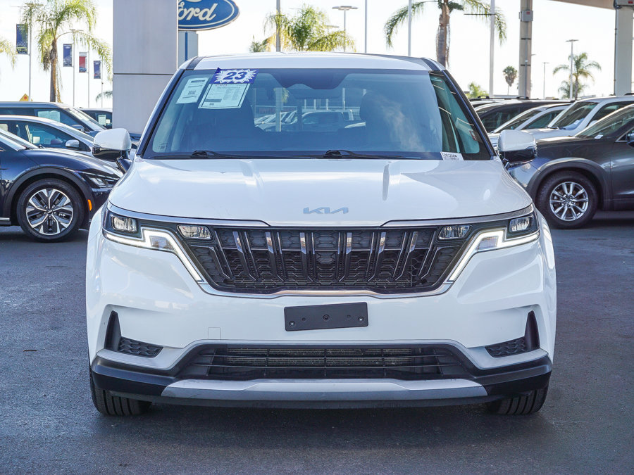 Certified 2023 Kia Carnival LX FWD image 2
