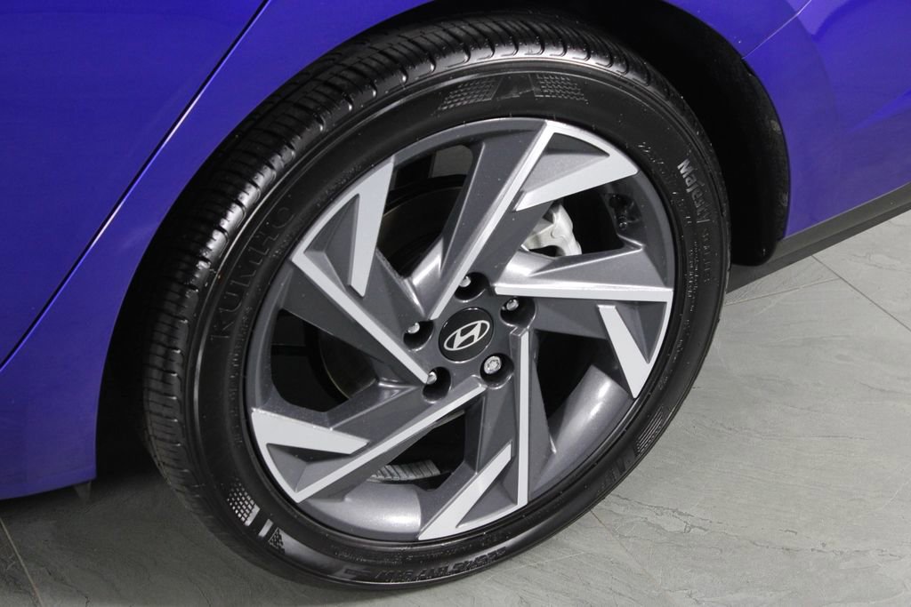 Certified 2025 Hyundai Elantra Sport image 13