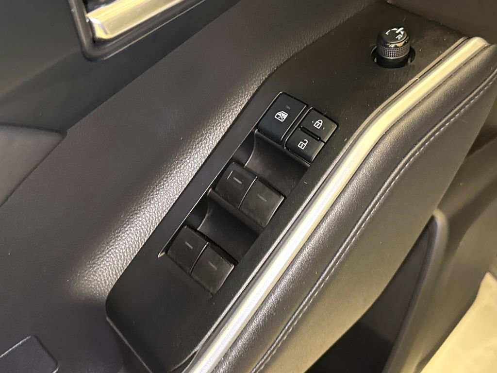 Used 2021 Toyota Highlander XSE FWD image 21