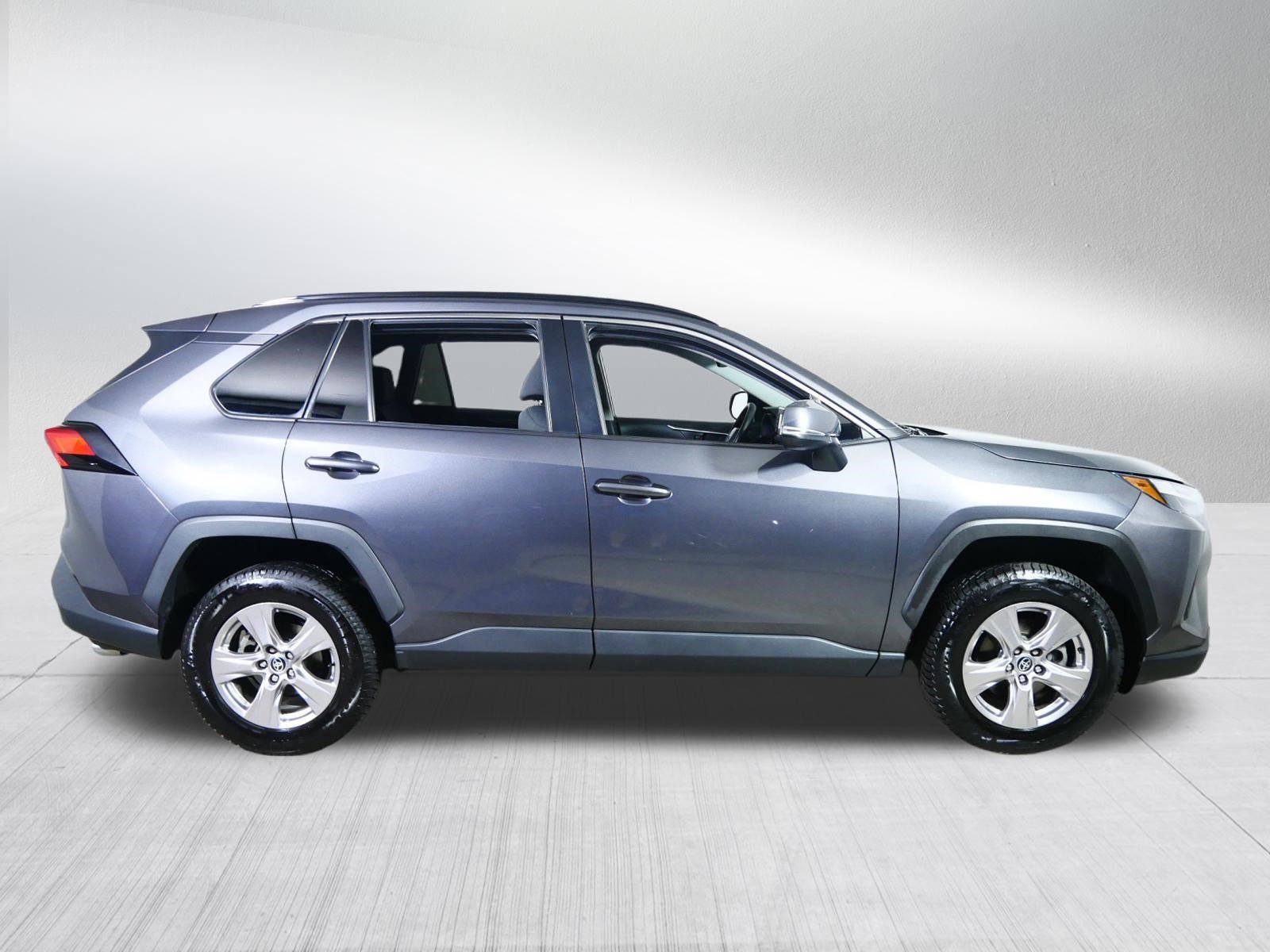 Used 2022 Toyota RAV4 XLE AWD/4WD image 8