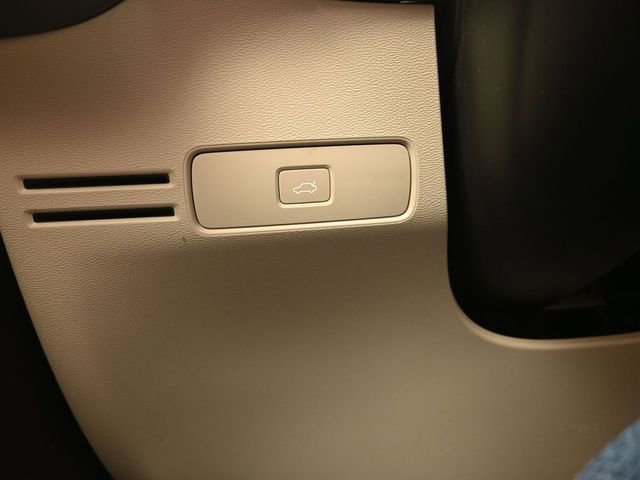 Used 2023 Volvo XC40 B5 Plus w/ Driver Assist Package image 28