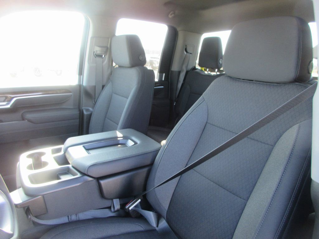 New 2026 GMC Sierra 2500 SLE w/ SLE Value Package; image 14