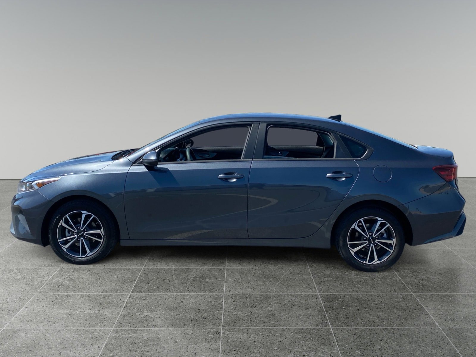 Used 2024 Kia Forte LXS w/ LXS Technology Package FWD image 2