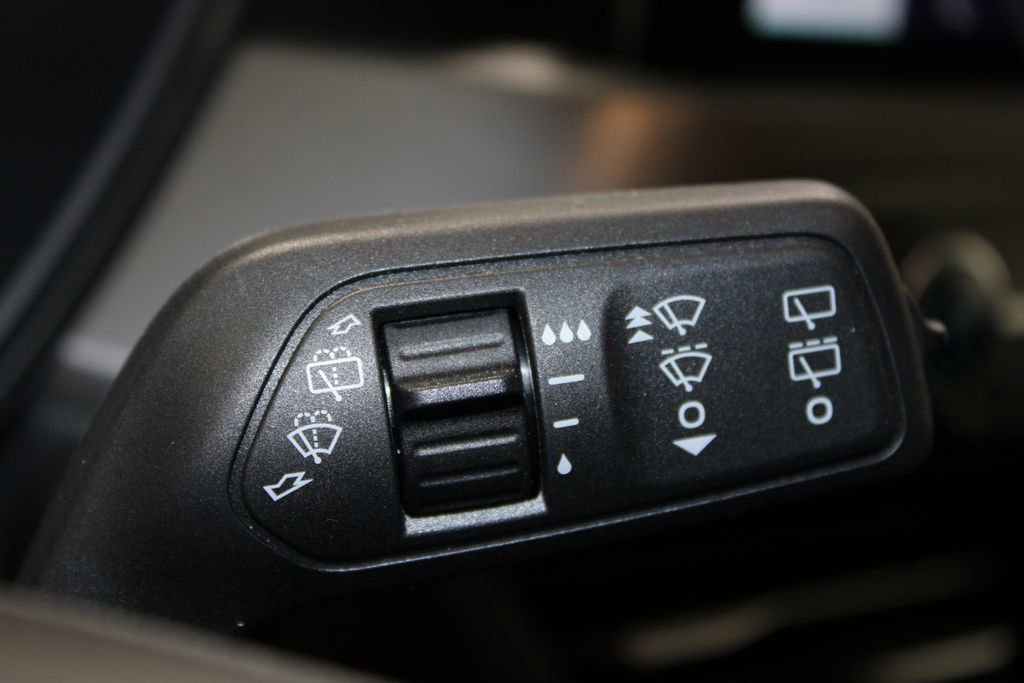 Used 2025 Ford Escape Active AWD/4WD image 44