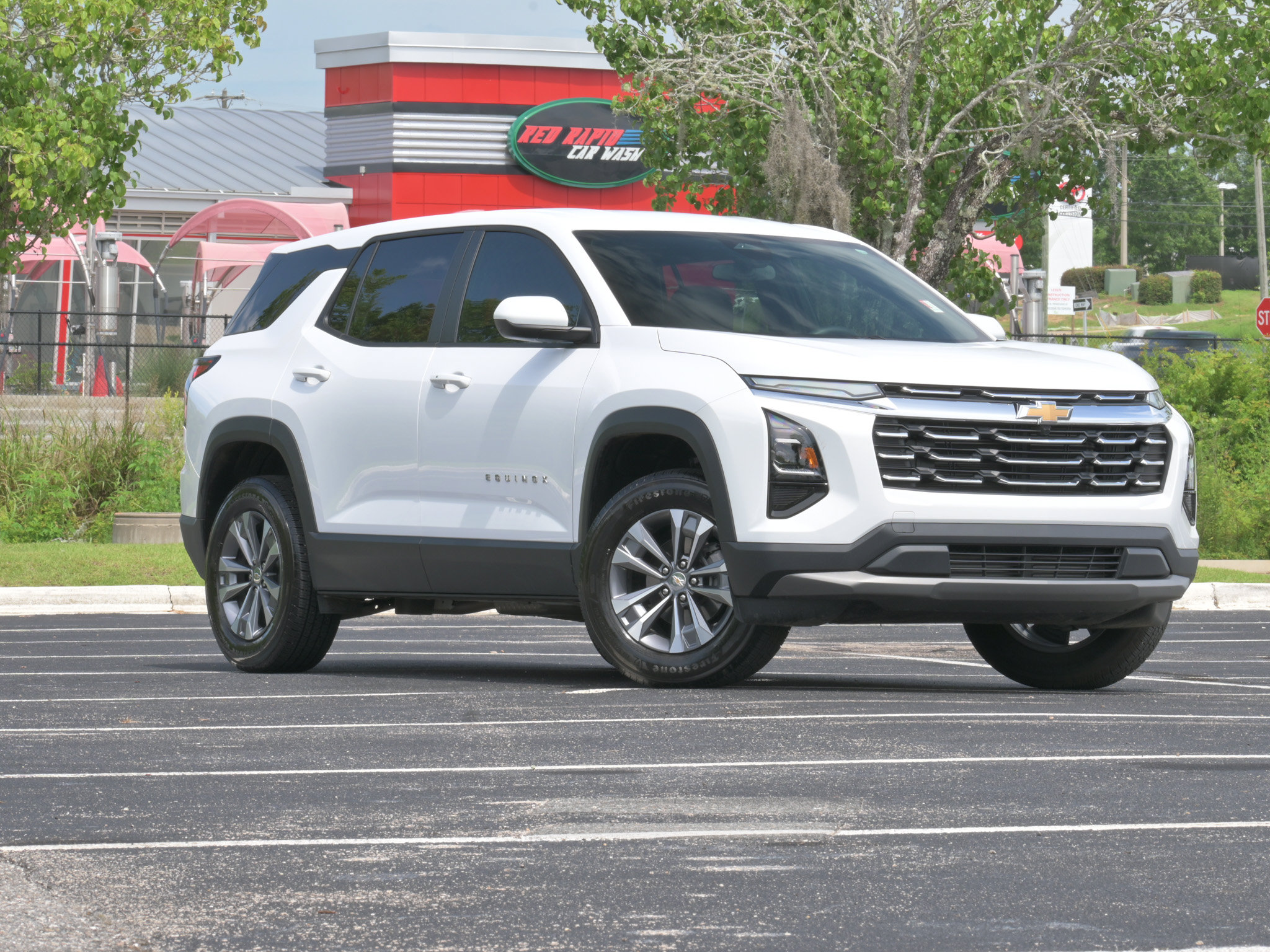 Used 2026 Chevrolet Equinox LT FWD image 2