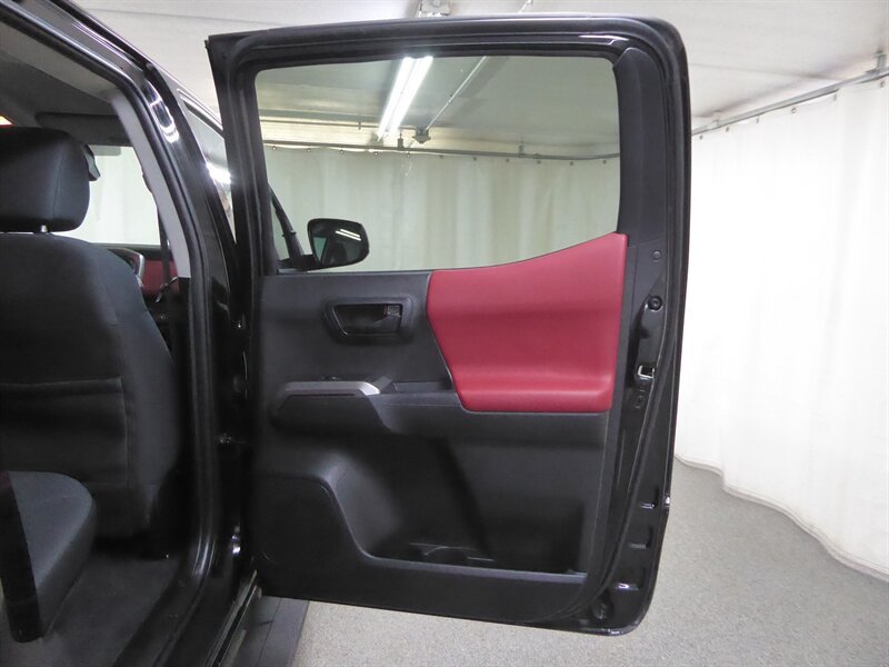 Used 2023 Toyota Tacoma SR5 AWD/4WD image 29
