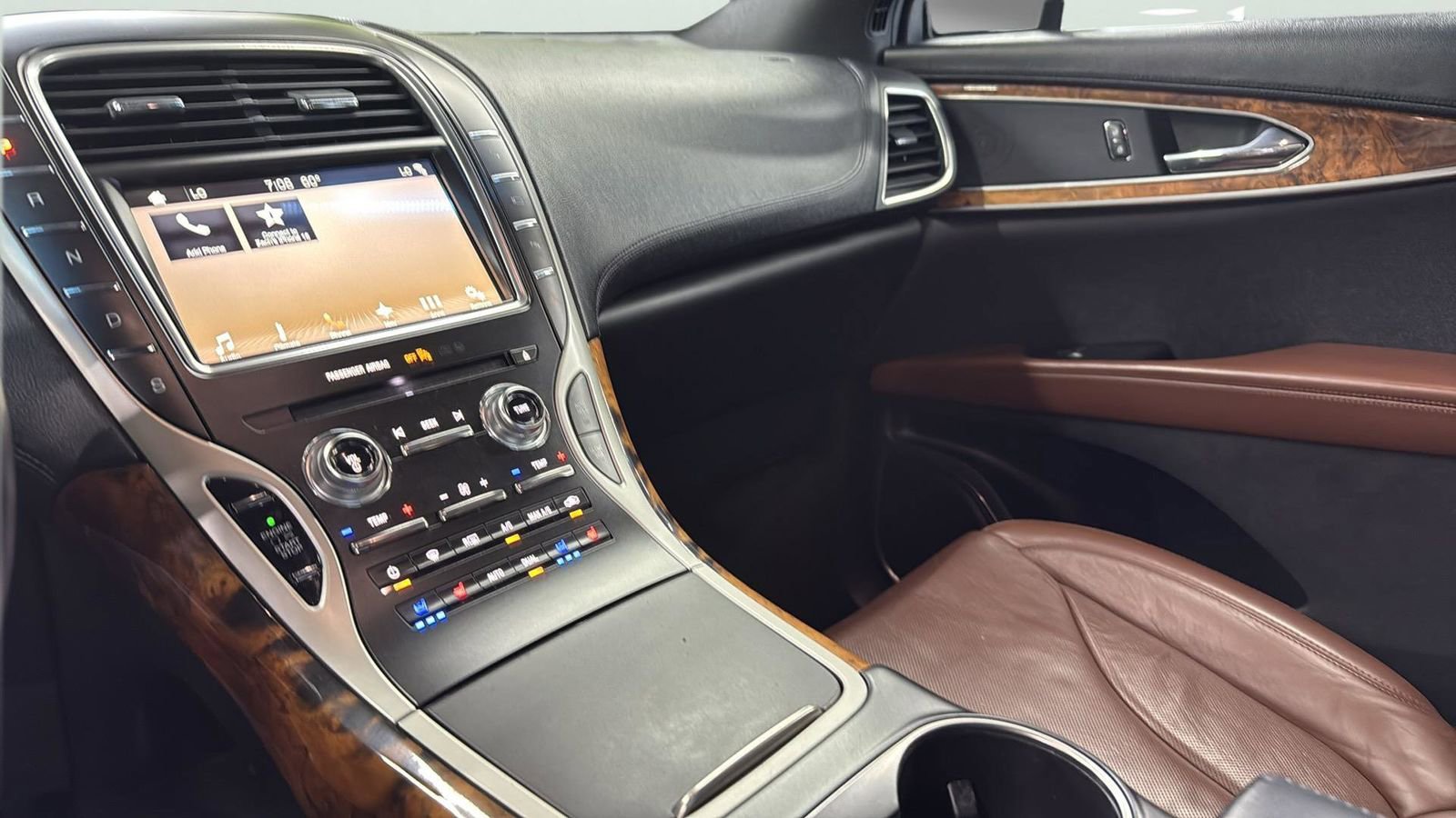 Used 2018 Lincoln MKX Reserve image 19