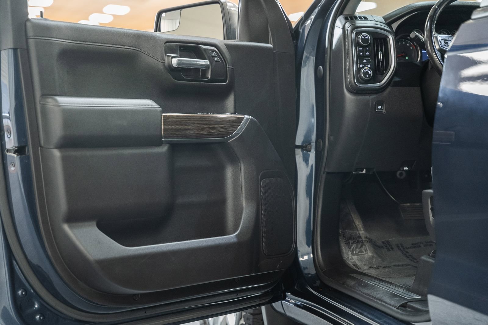 Used 2020 Chevrolet Silverado 1500 LT w/ All-Star Edition AWD/4WD image 44