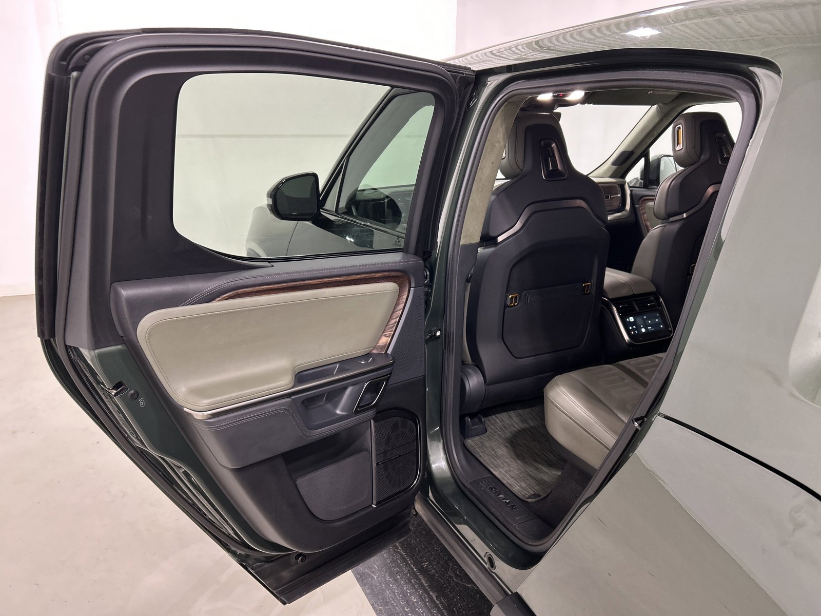 Used 2022 Rivian R1T Adventure image 17