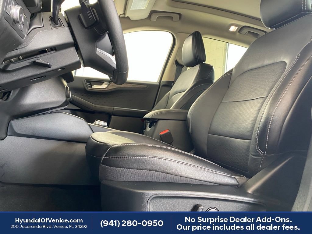 Used 2020 Ford Escape Titanium w/ Titanium Premium Package 2.0 AWD/4WD image 6
