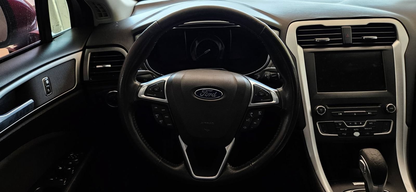 Used 2016 Ford Fusion SE FWD image 10