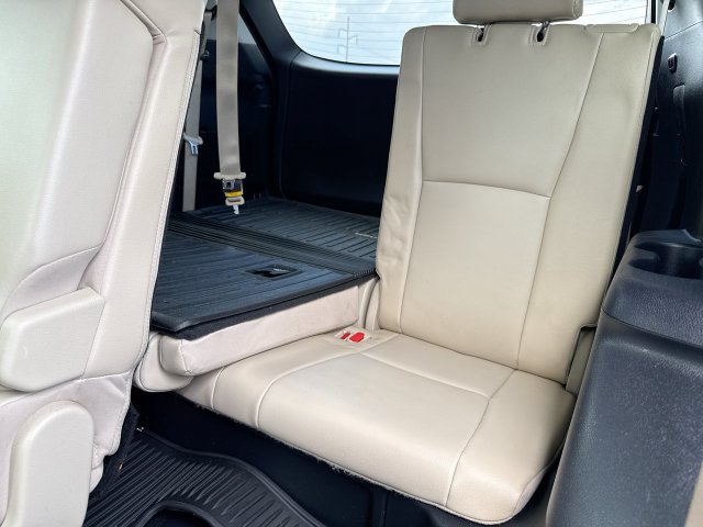 Used 2022 Toyota Highlander XLE AWD/4WD image 15