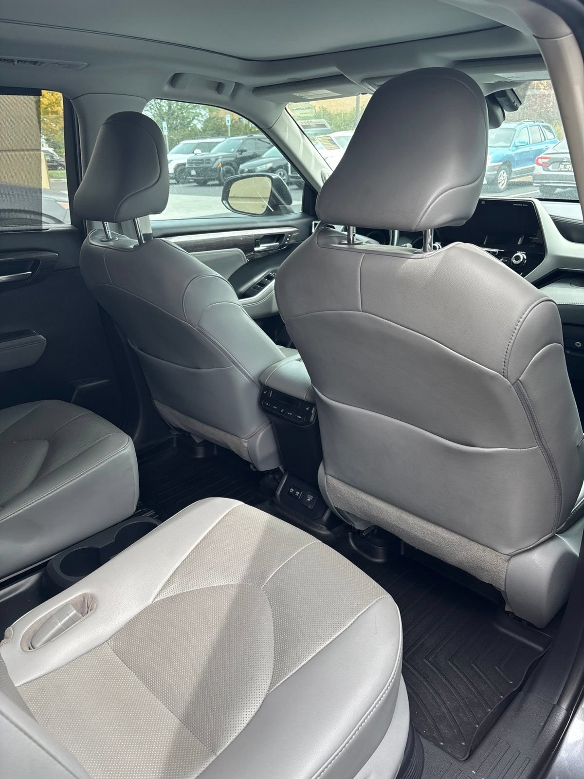 Used 2021 Toyota Highlander Platinum AWD/4WD image 4