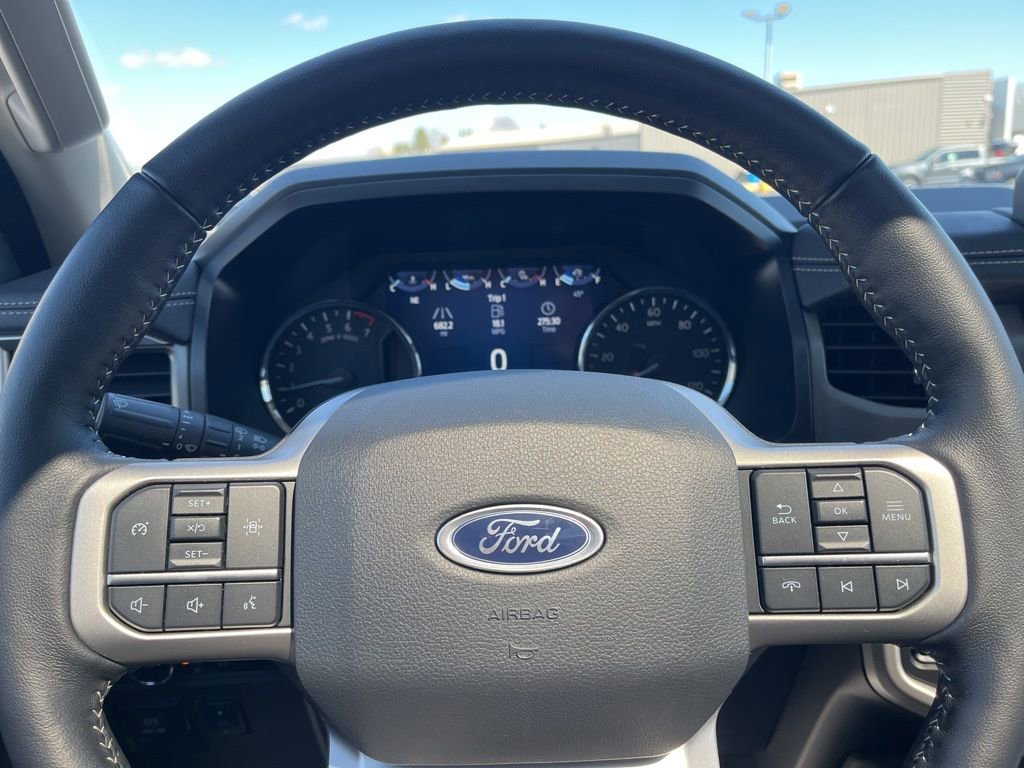 Used 2023 Ford Expedition XLT image 17