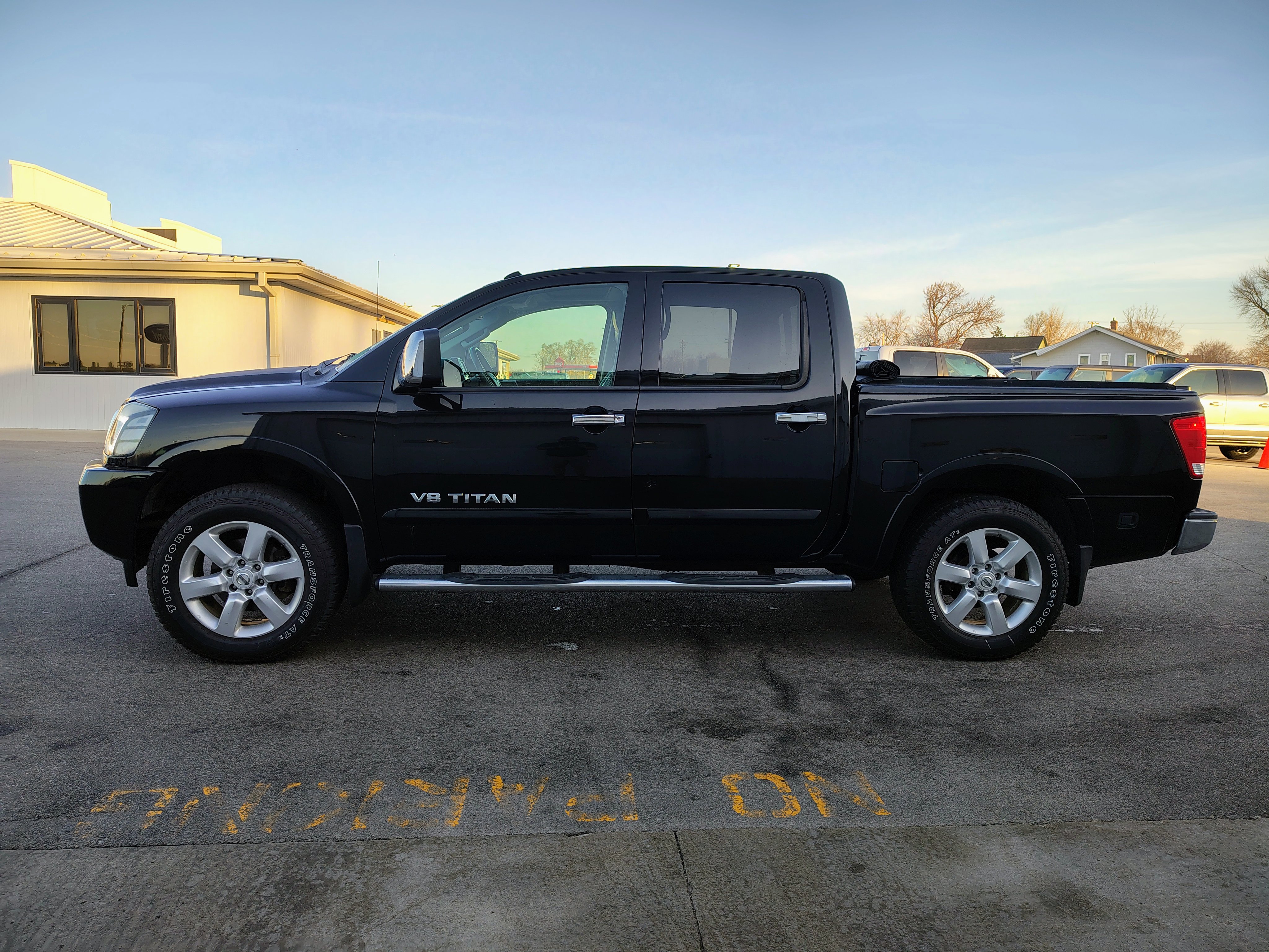 Used 2013 Nissan Titan SL w/ Moonroof Pkg image 5