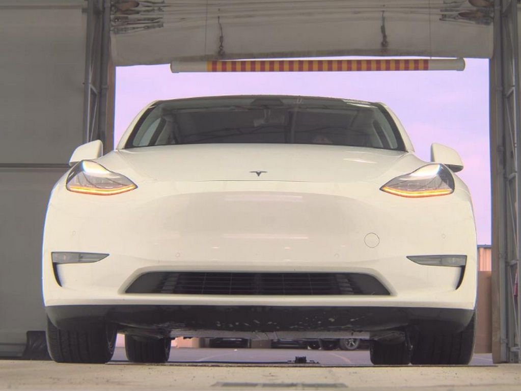 Used 2020 Tesla Model Y Long Range image 3