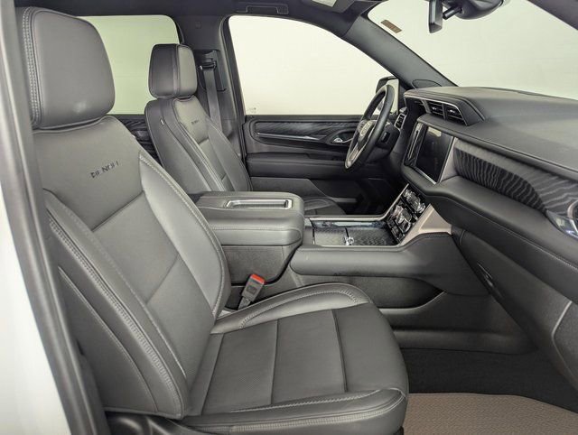 Used 2024 GMC Yukon XL Denali image 30