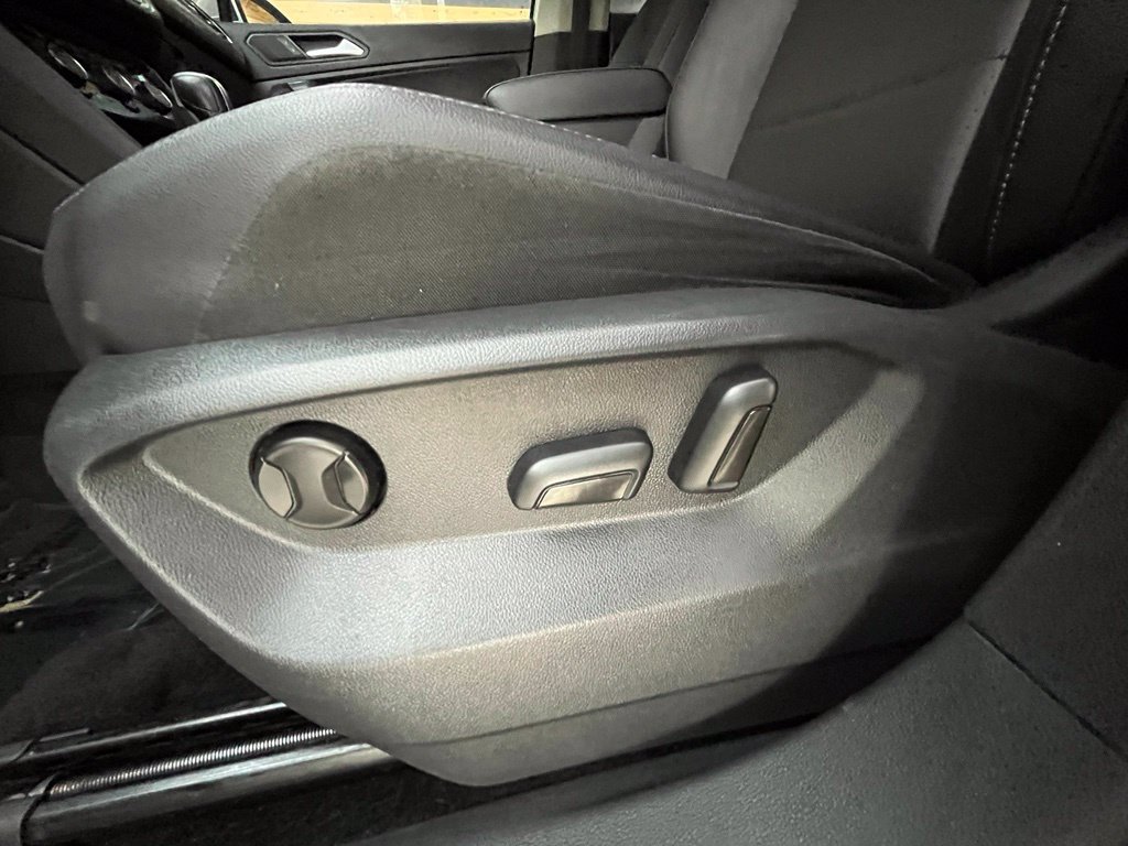 Used 2020 Volkswagen Tiguan SE w/ Panoramic Sunroof Package AWD/4WD image 36