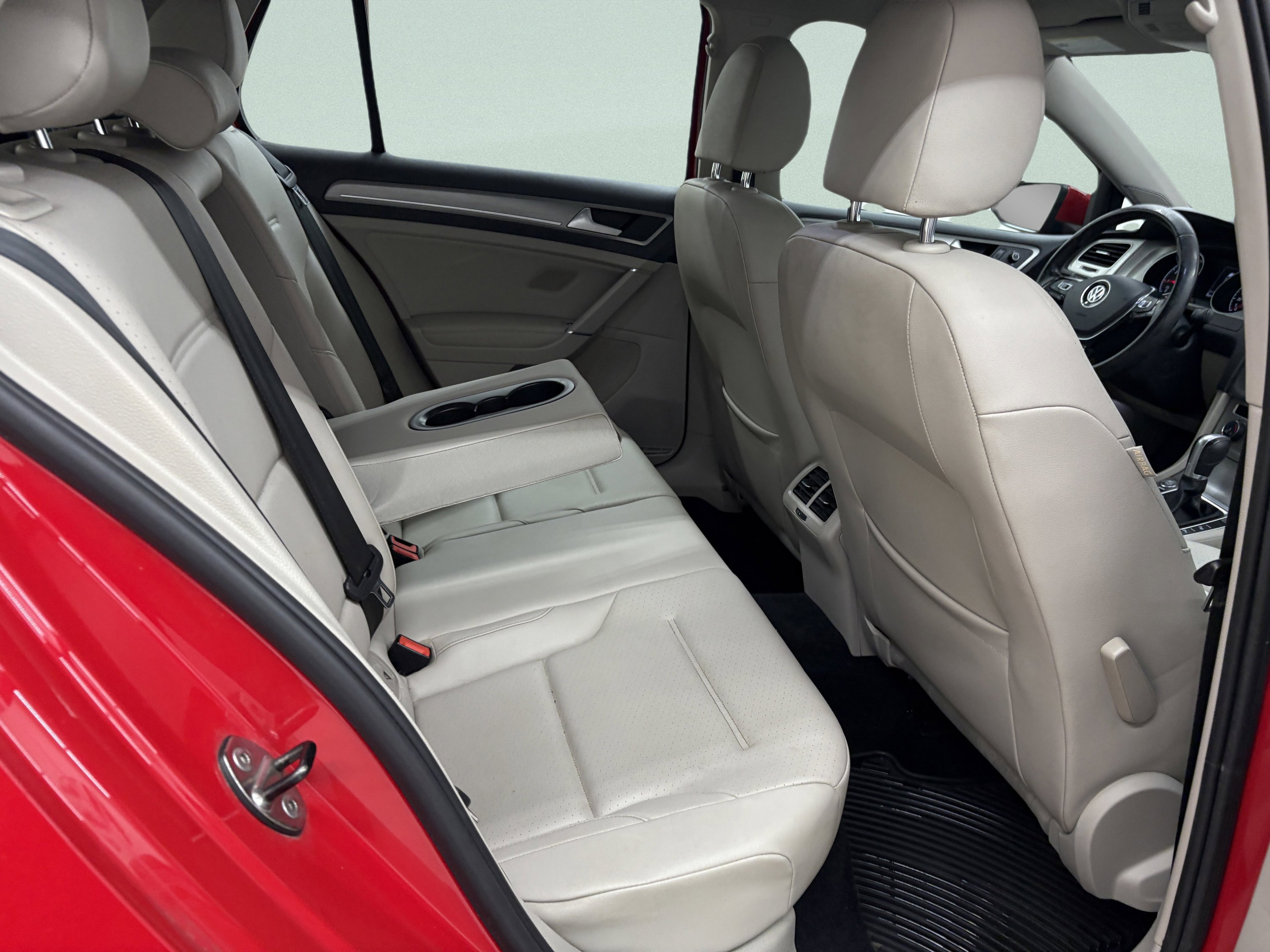 Used 2016 Volkswagen Golf SE w/ Lighting Package image 25