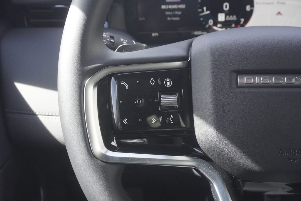 Used 2025 Land Rover Discovery Sport Dynamic SE image 12