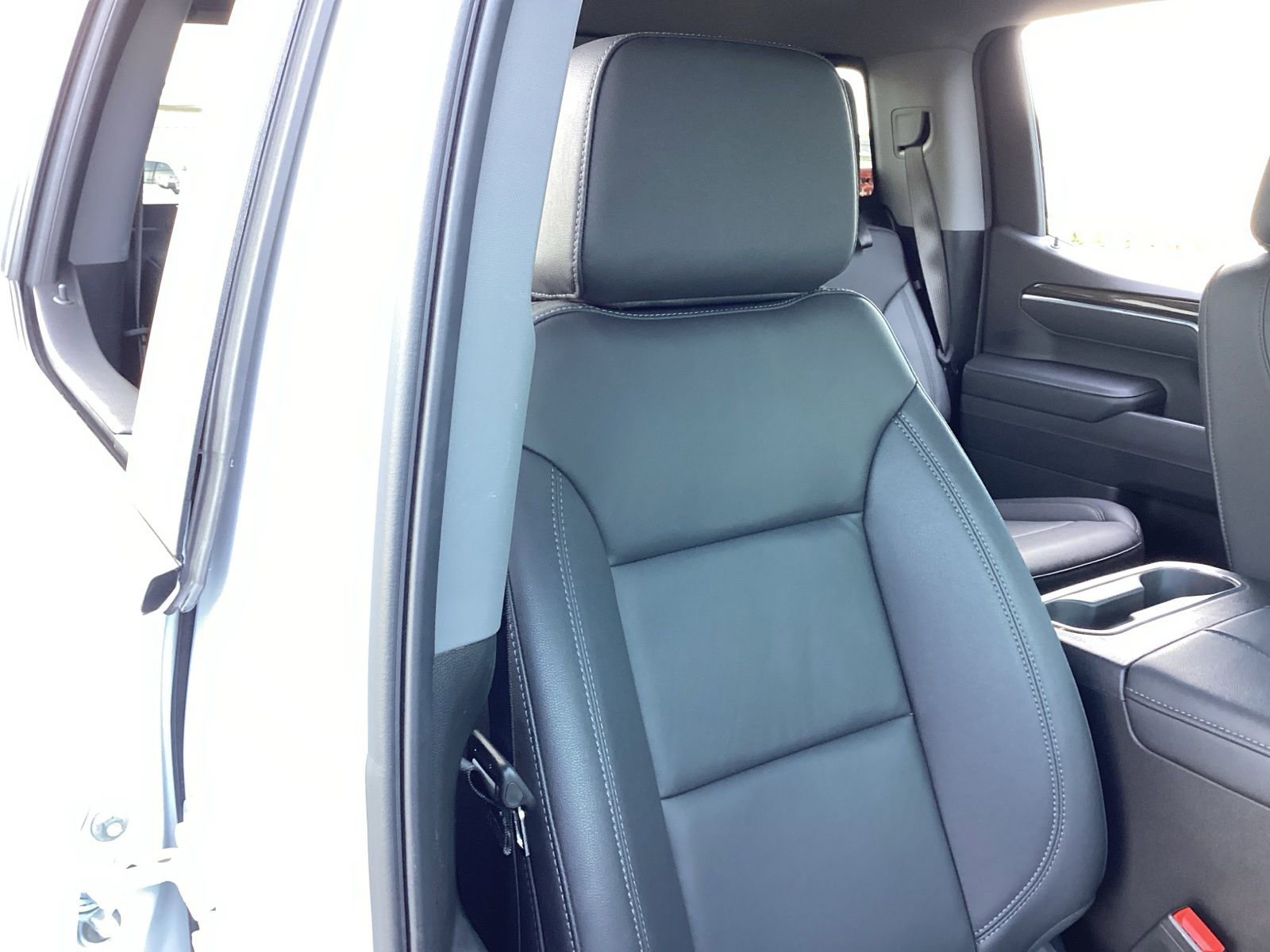 Used 2025 Chevrolet Silverado 1500 LT Trail Boss w/ Convenience Package II image 18