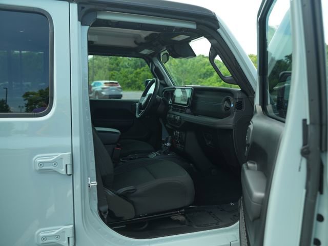 Used 2024 Jeep Wrangler Unlimited Rubicon 4xe w/ Convenience Group AWD/4WD image 20