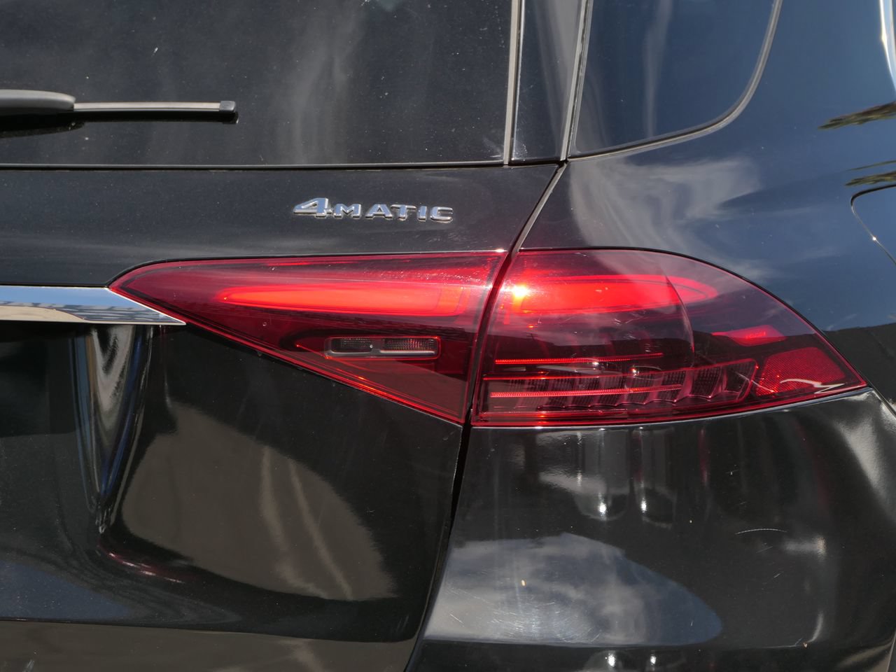 Used 2024 Mercedes-Benz GLE 450e 4MATIC image 3