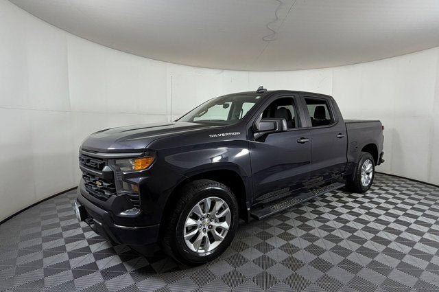 Used 2022 Chevrolet Silverado 1500 Custom RWD image 2