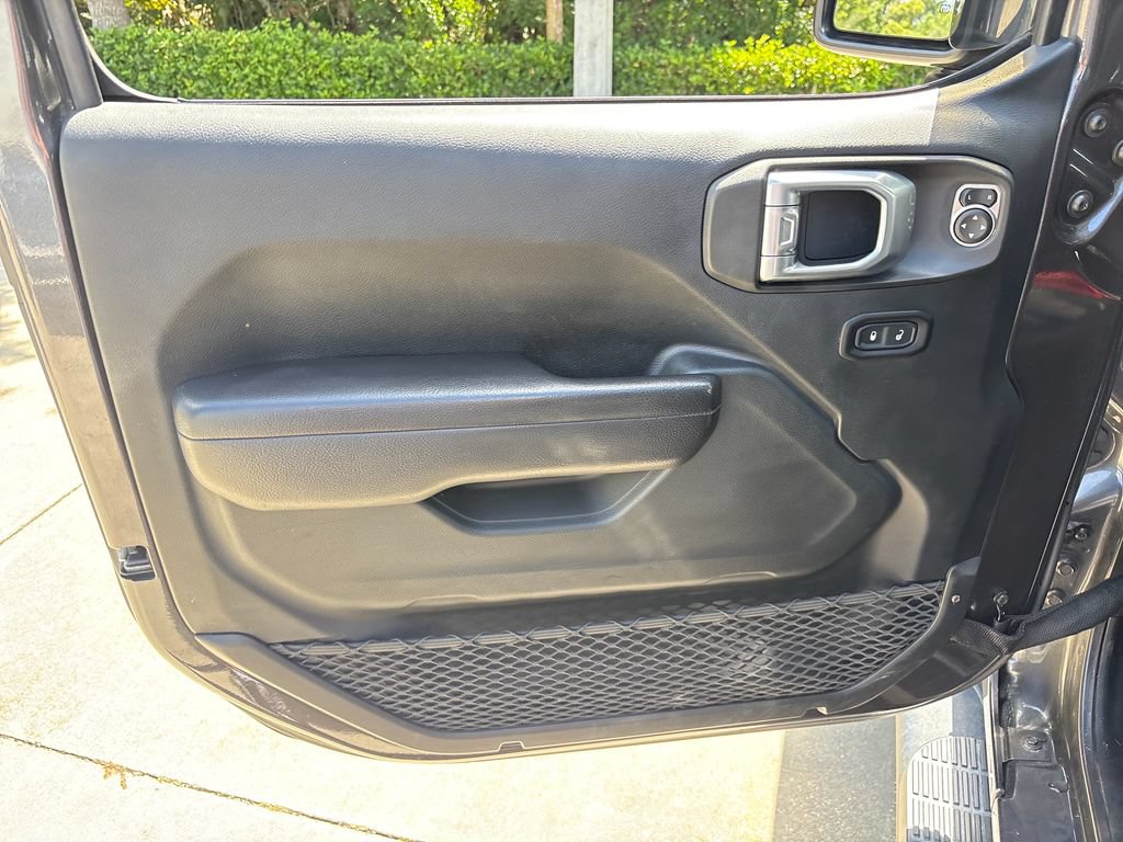 Used 2018 Jeep Wrangler Rubicon AWD/4WD image 15