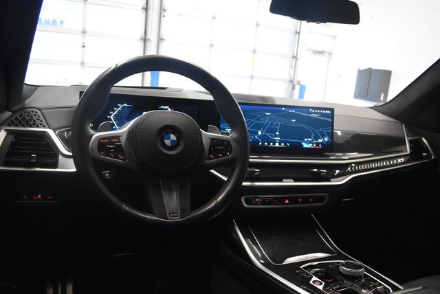 Used 2024 BMW X7 xDrive40i w/ M Sport Package AWD/4WD image 23