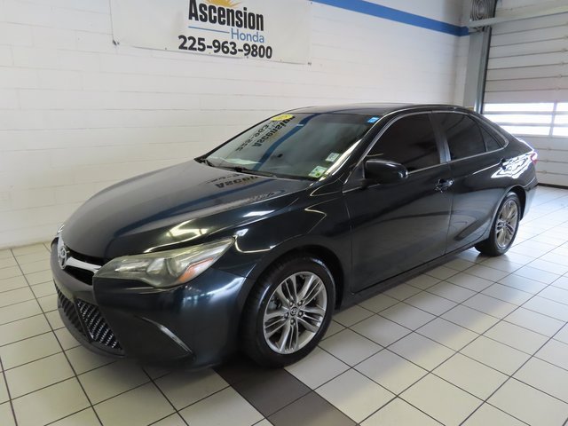 Used 2015 Toyota Camry SE image 2