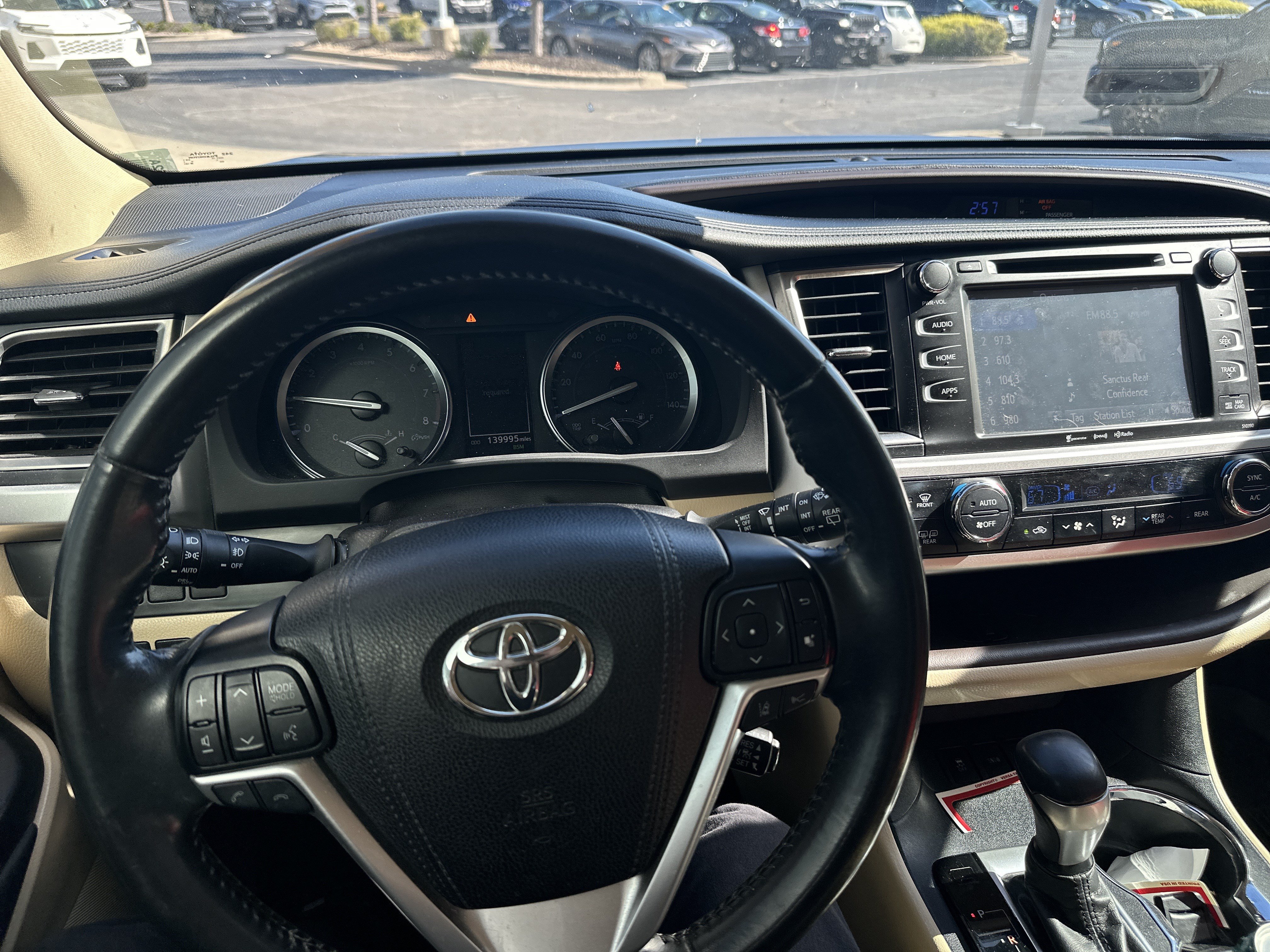 Used 2019 Toyota Highlander XLE AWD/4WD image 16