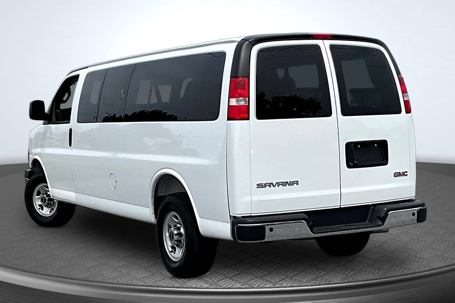 Used 2025 GMC Savana 3500 LT w/ LT Preferred Equipment Group RWD image 4