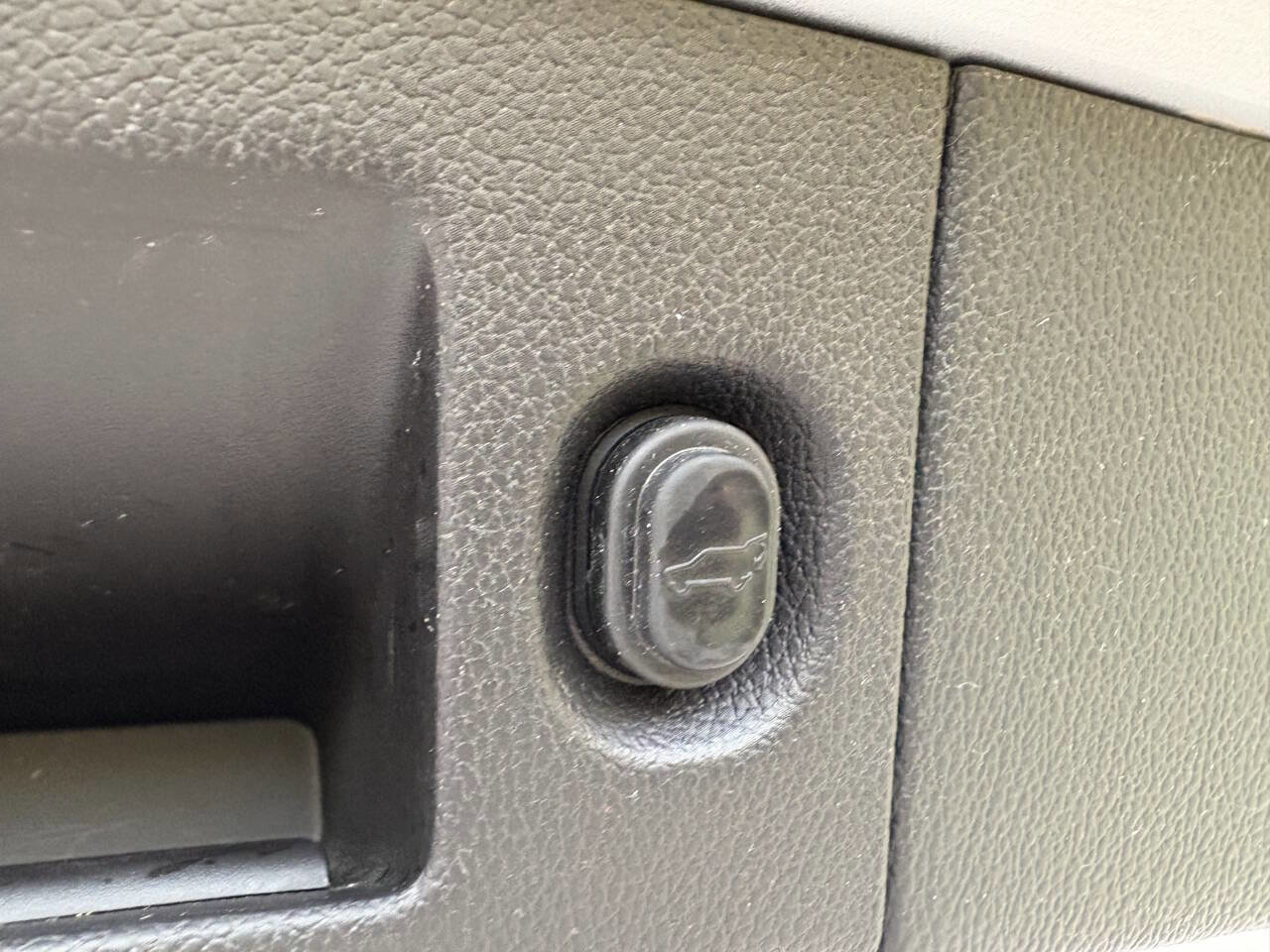 Used 2016 Chevrolet Suburban LT image 29