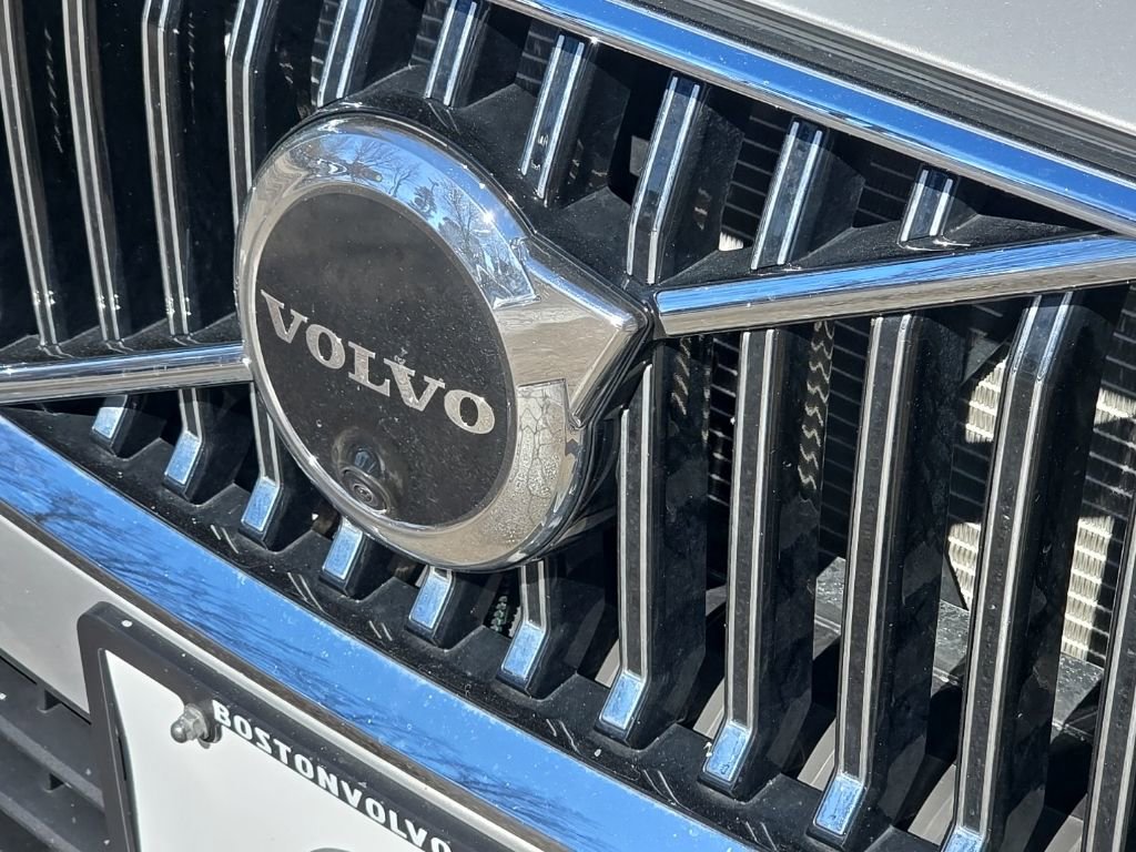 Certified 2023 Volvo XC60 B5 Plus w/ Climate Package image 5