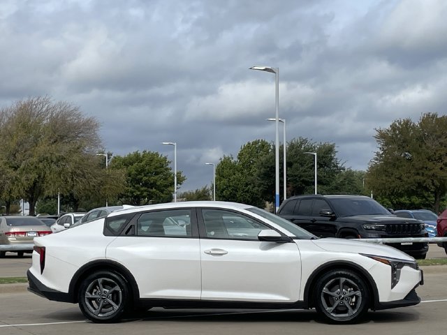 Used 2025 Kia K4 FWD image 3