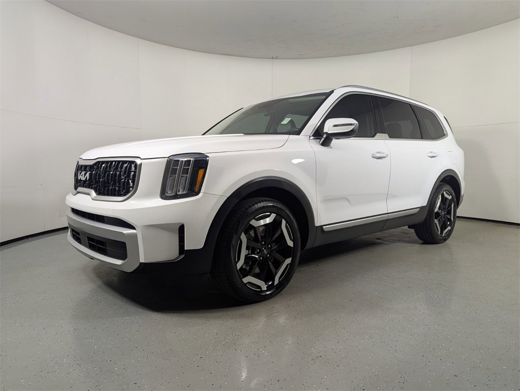 Used 2025 Kia Telluride EX image 3