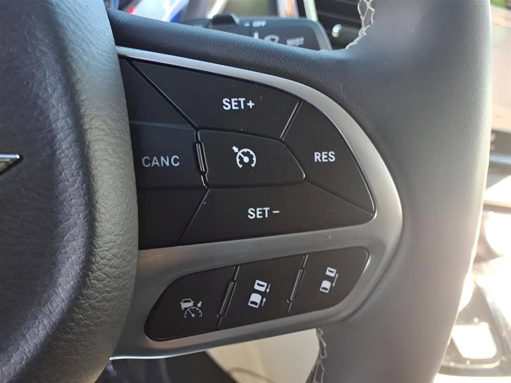 Used 2023 Chrysler Pacifica Touring-L FWD image 20