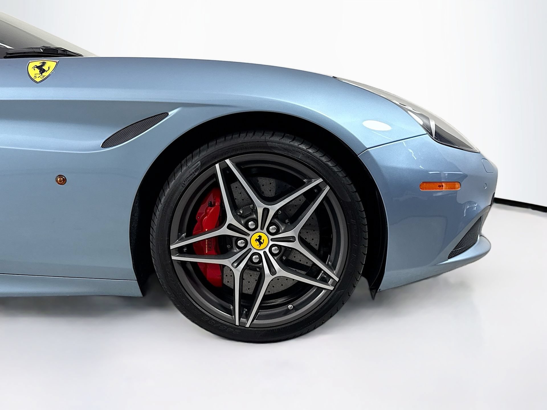 Certified 2017 Ferrari California T RWD image 27