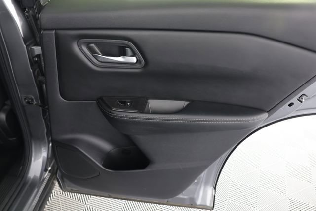 Used 2024 Nissan Rogue SV image 26