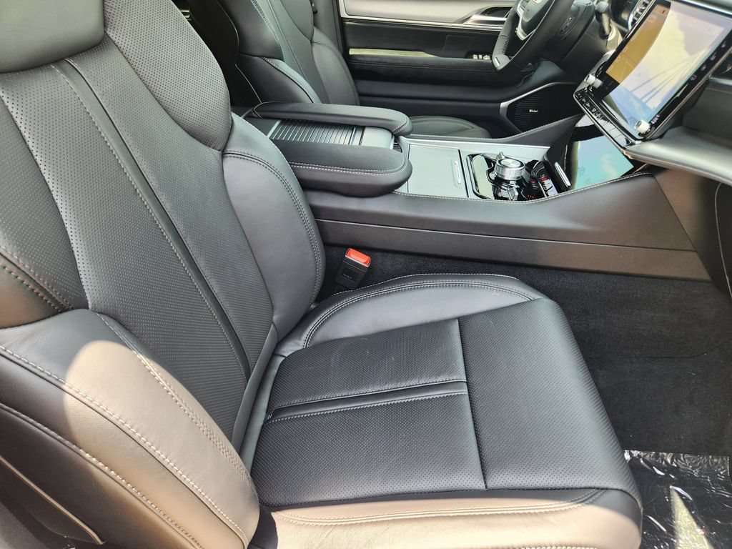 New 2026 Jeep Grand Wagoneer L Limited AWD/4WD image 9